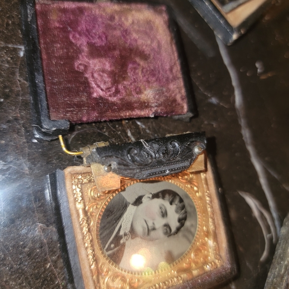 Antique 19th Century Daguerreotype photographSmall broken. I have others avail - Picture 5 of 14